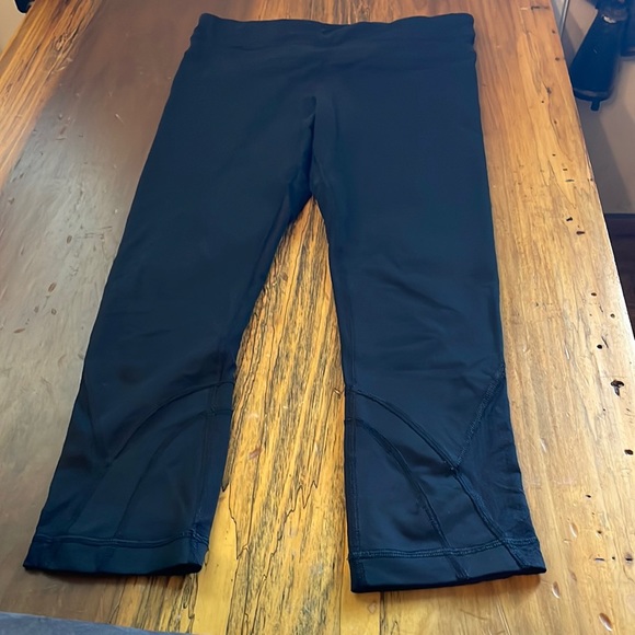 🎉Lululemon Capris All Black Leggings! - Picture 2 of 4